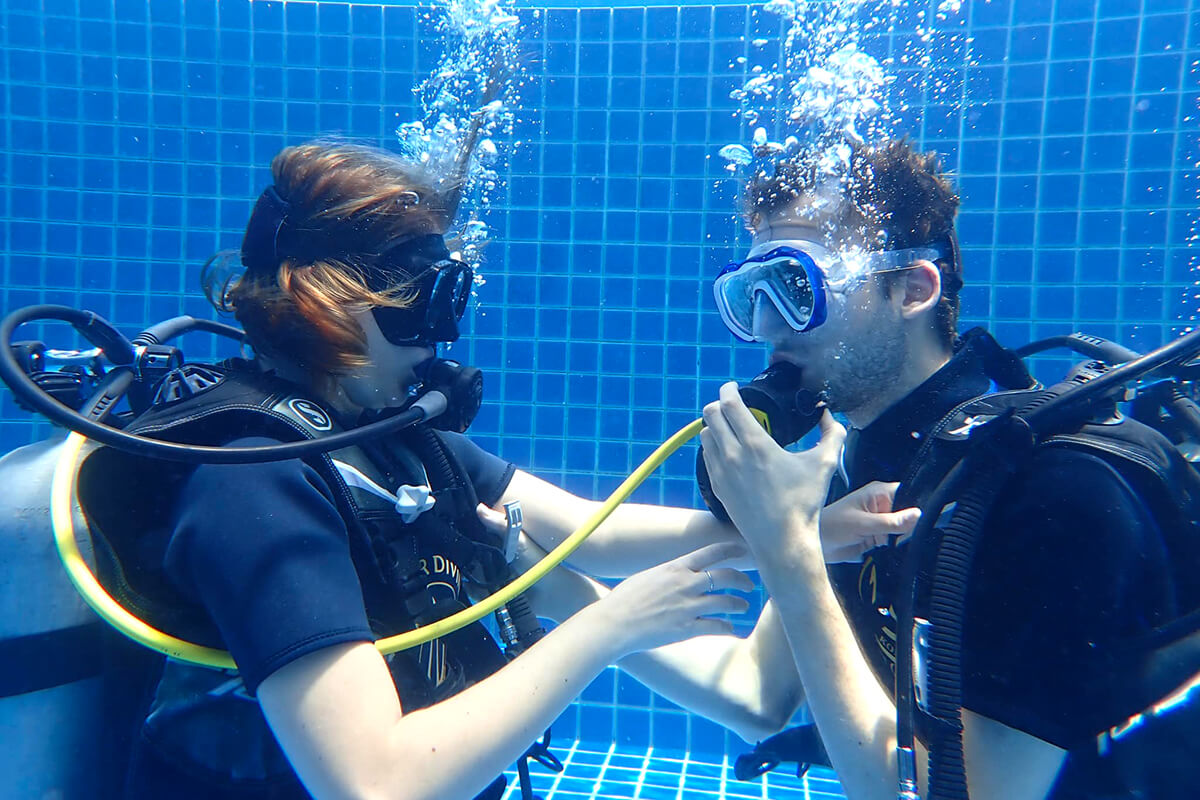 We offer a wide range of courses from beginner level through to advanced dives