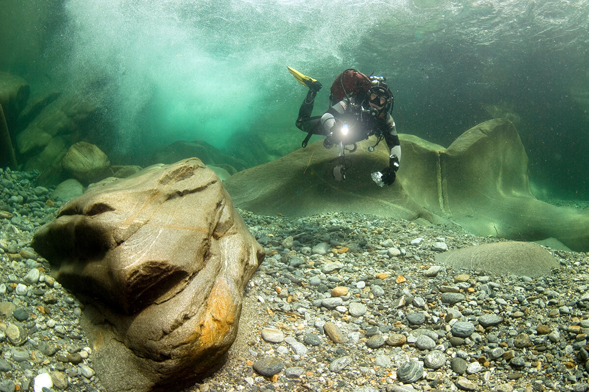 Scuba diving in Swiss lakes