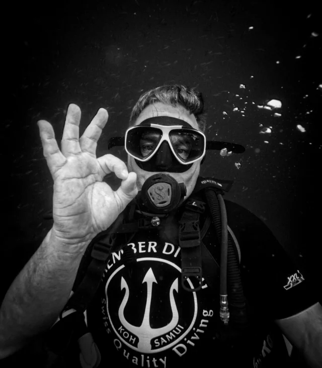 OKAY👌🏼#bwunderwater #blackandwhiteportraits #bwportraits