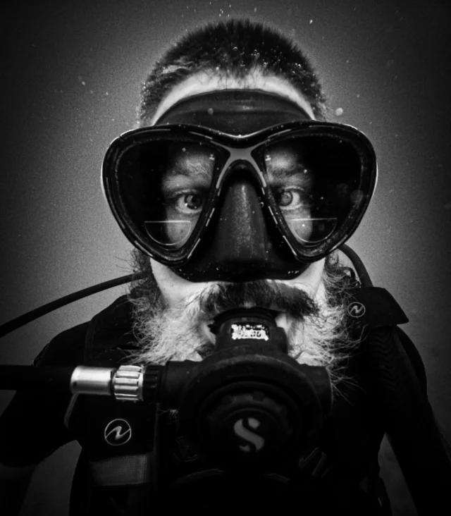 Such an interesting face with a beard#bwportrait #bwunderwater #blackandwhiteportraits