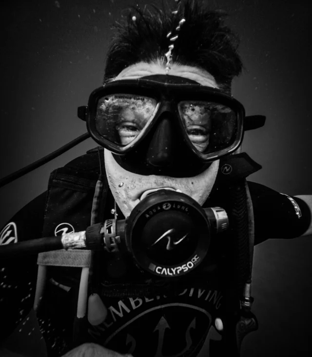 I rediscovered an old black and white underwater portrait style of mine. Will probably do more of that in the future.#goprohero13black #blackandwhiteportraits #bwportrait #bwunderwater