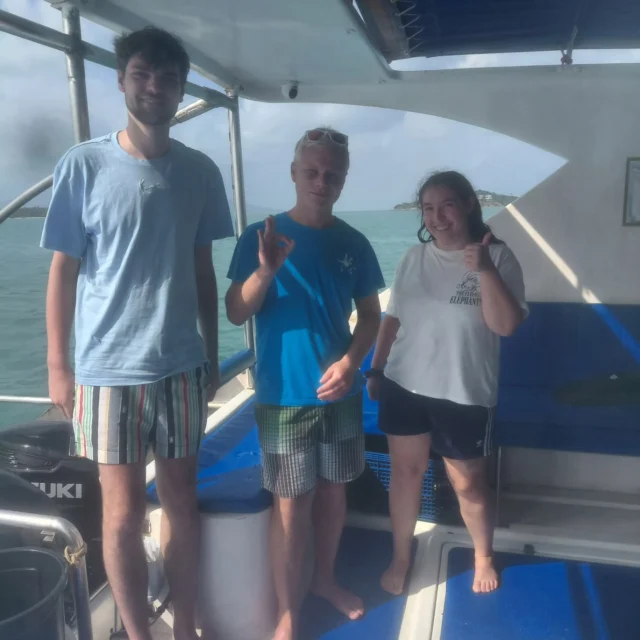 Gratuliere zum OWD, Naomi und Thierry! 🌊👏 Stark gemacht – willkommen in der Welt des Tauchens!