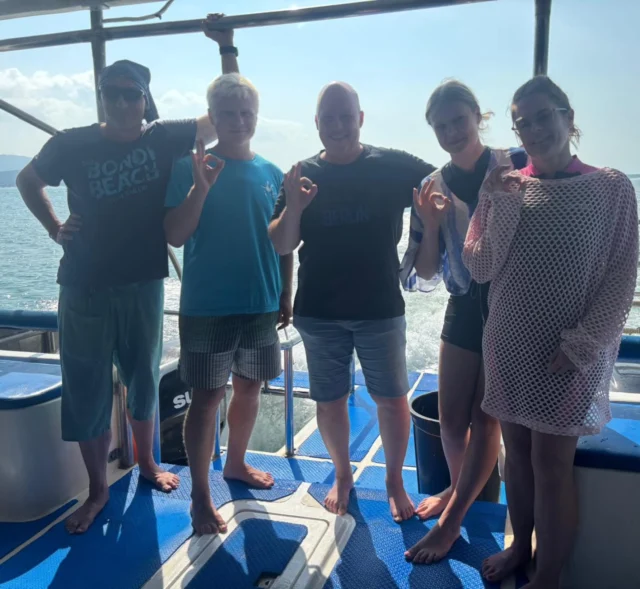 🎉 Herzlichen Glückwunsch zum AOWD, Evaine, Marina & Peter! 🤿🌊
Starke Leistung – ihr könnt richtig stolz auf euch sein!Ein riesiges Dankeschön auch an Steffan für die tolle Unterstützung während des Kurses 🙌Weiterhin viele unvergessliche Tauchgänge und immer gut Luft! 💙🐠#WeAreSSI #aowd